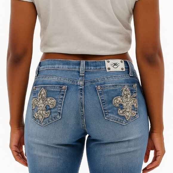 Miss Me Easy Crop Mid Rise Distressed Jeans 31x21.5 Bling Pockets EUC - Picture 1 of 13